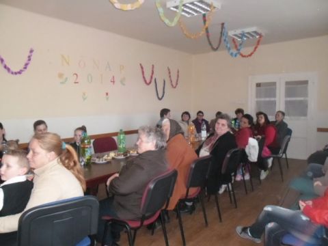 2014_03_08_nőnapi ünnepség_kisrozvágy (16)