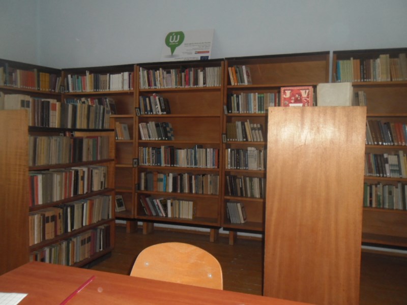 Kinyitott Révleányvár könytára