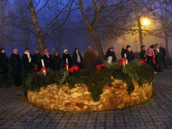 ADVENT ELSŐ GYERTYAGYÚJTÁS