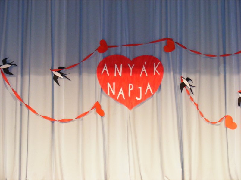 Anyák-napi ünnepség Ricsén