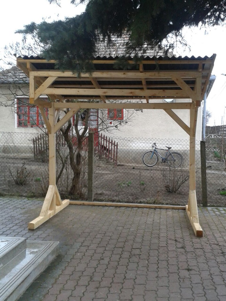Fedett kerékpártároló a Művelődési Házban