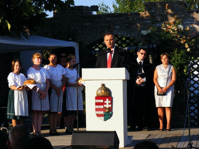 FALUNAP RICSÉN