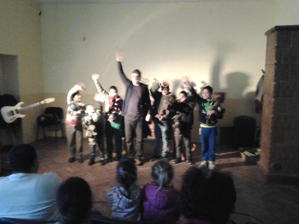 Bábszínház volt Lácacsékén.