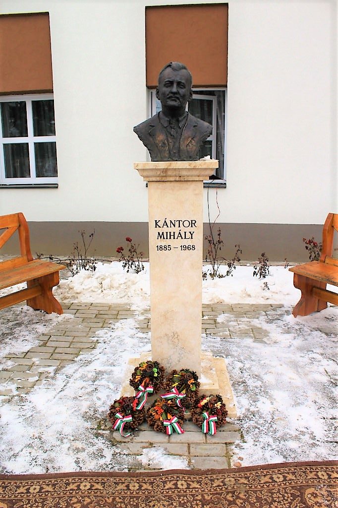 Kántor Mihály szobrának megkoszorúzása