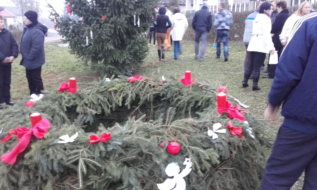 Kisrozvágyon fellobbant a negyedik gyertyaláng is !