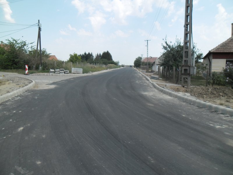 zemplenagard_2013_08_aszfaltozas (1)