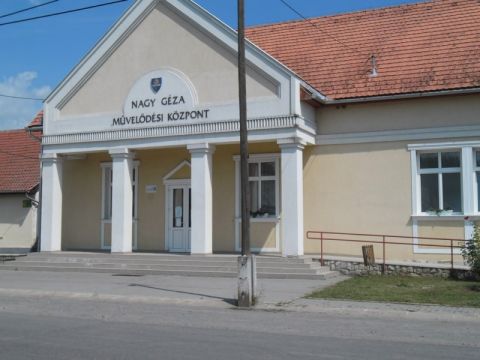 Karcsa_2013_07_12_műv. központ