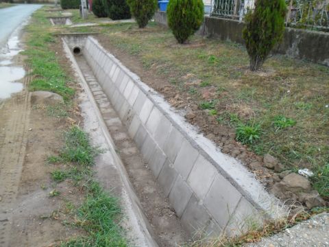 belvízelvezető árok