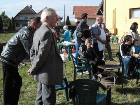 2013.10.19.Alsóberecki_Lepcsánka sütés (8)