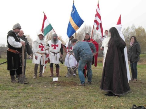 2013_11_16_ karos_életfa_ültetők_találkozója_képek (35)
