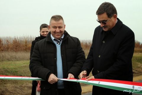 2013_11_16_cigánd_útátadás (6)