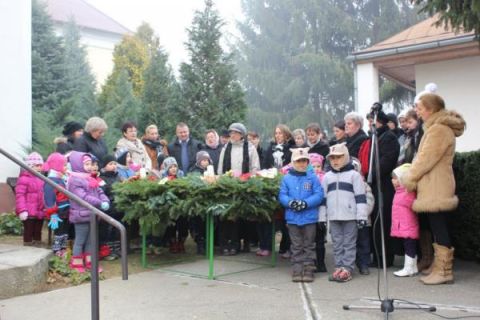 2013_12_01_cigánd_gyertyagyújtás 1  (19)