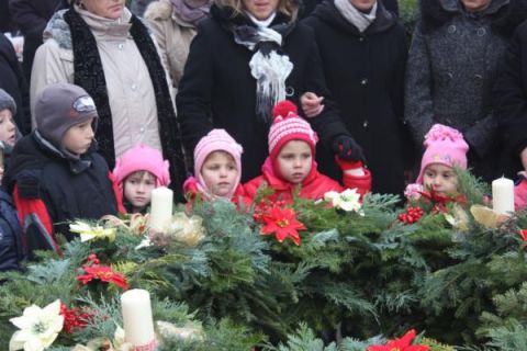 2013_12_01_cigánd_gyertyagyújtás 1  (32)