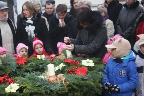 2013_12_01_cigánd_gyertyagyújtás 1  (33)