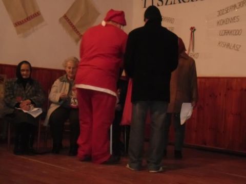 tiszacsermely_13_12_04_mikulas (16)