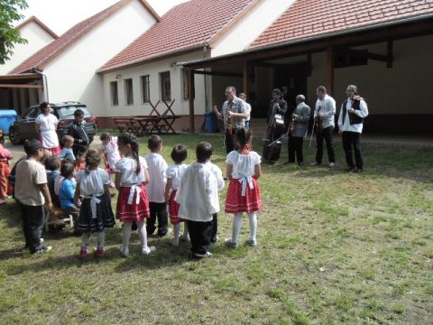 2013pácin (13)_Táncház az óvodában7