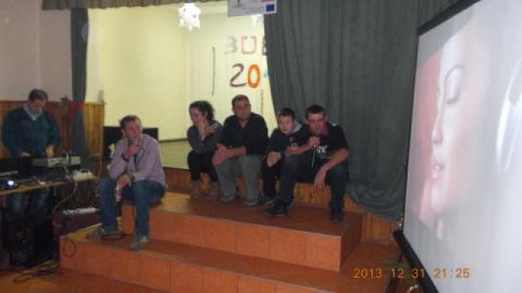 szilveszteri batyusbál 2013.12.31_R.leány09