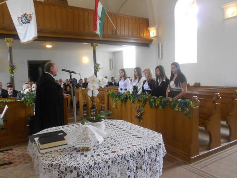 14.06.10_nagyrozvagy_konfirmáció (1)