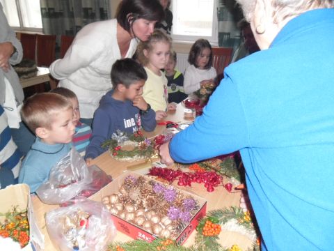 Adventi koszorú készítés 2014.11.26. Alsóberecki (5)