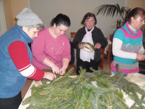 Adventi koszorú készítés 2014.11.26. Alsóberecki (7)