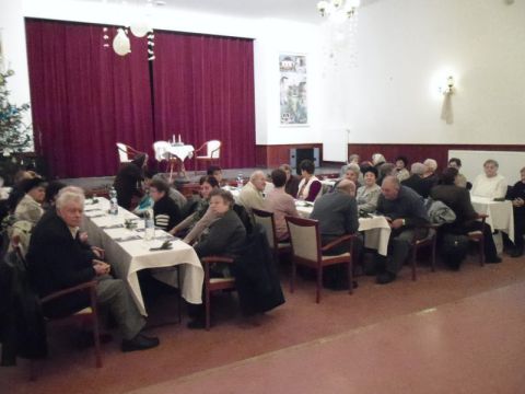Karcsa_2014_12_18_idősek kar (1)