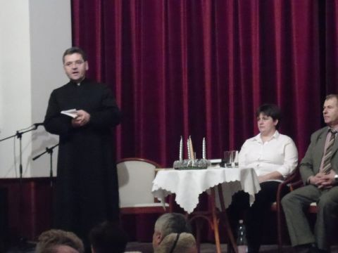 Karcsa_2014_12_18_idősek kar (12)