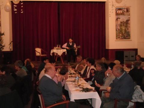 Karcsa_2014_12_18_idősek kar (20)