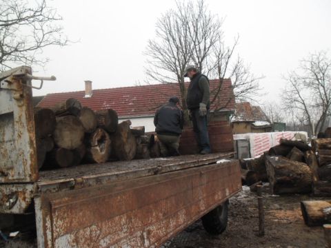 2015_01_10_Szociális tűzifa_Kisrozvágy (6)