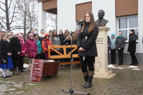 2016_01_29_cigánd_magyar kultúra hete_kántor mihály szobor koszorúzása (9)
