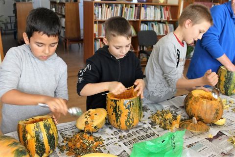 2016_10_26_cigánd_Halloween a könyvtárban (10)