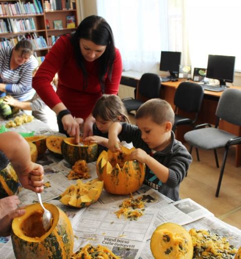 2016_10_26_cigánd_Halloween a könyvtárban (3)